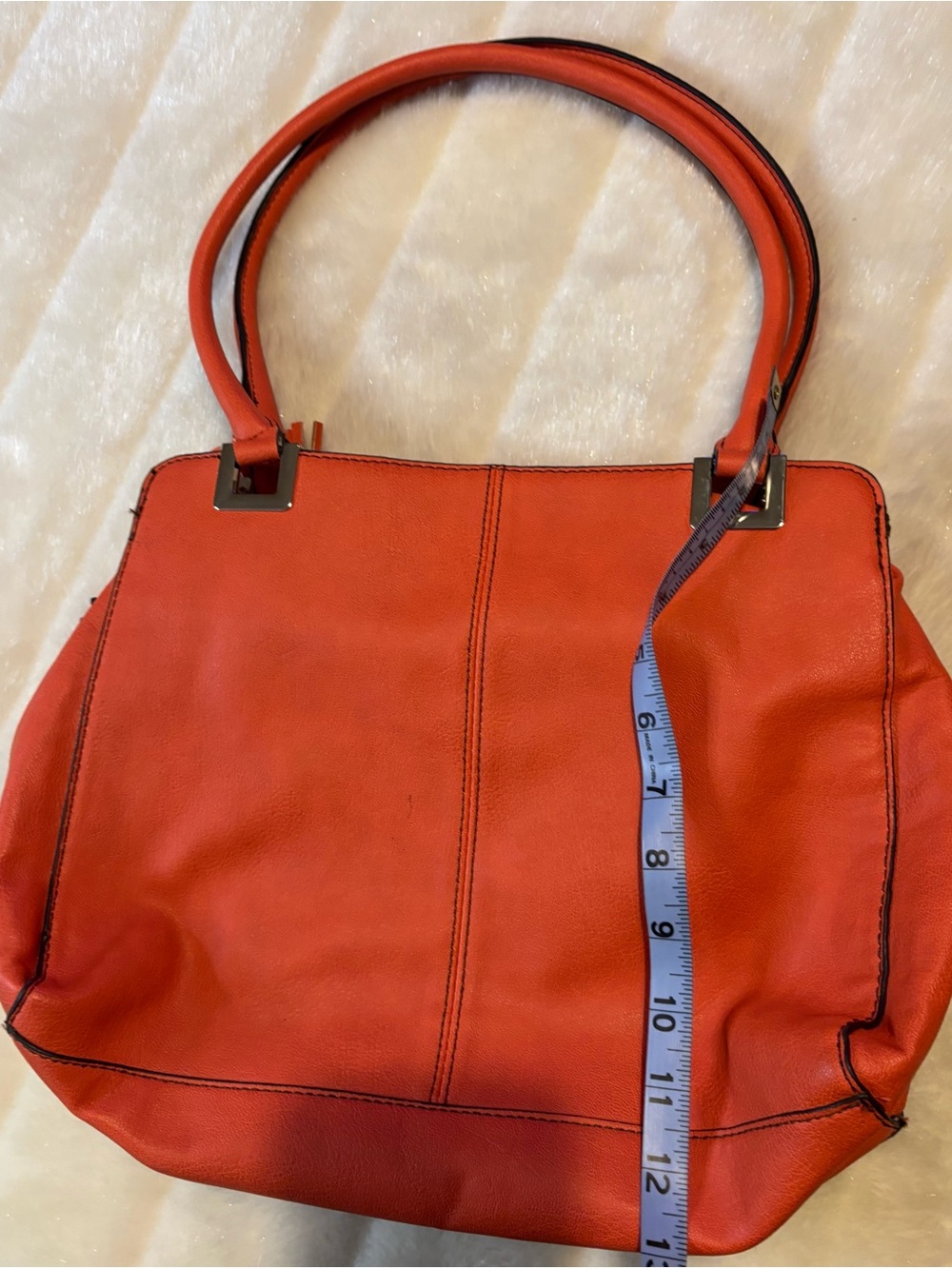 Liz Claiborne Women's Shoulder Bag in Coral Orange Leather-Style - Picture 5 of 16